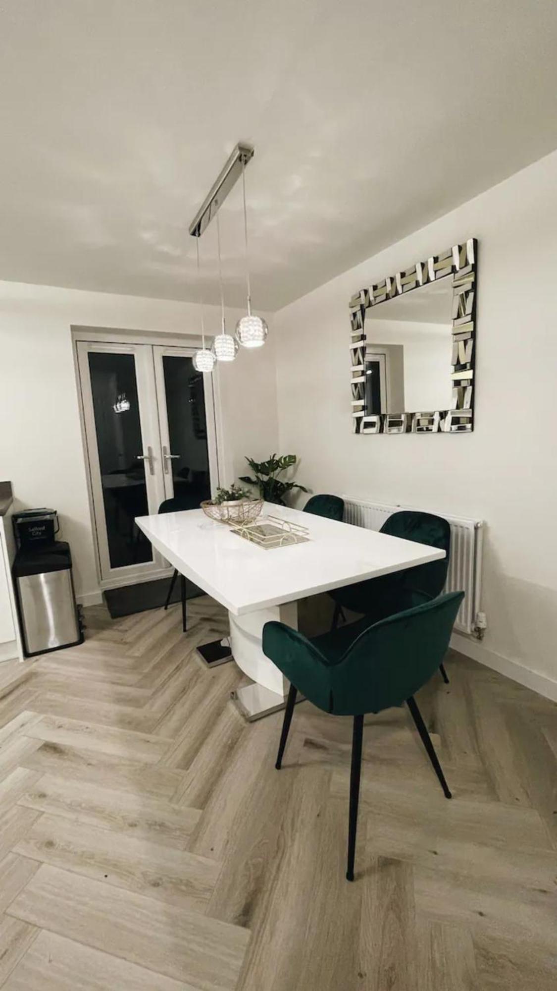 Stunning Private Room In A Home - Bathroom & Parking! Salford  Buitenkant foto